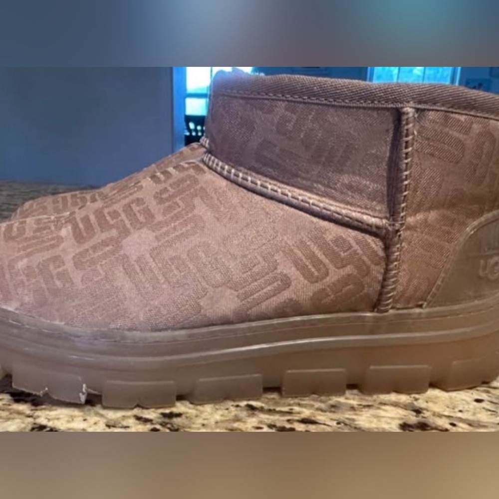 UGG Size 8 Brown Tan Ankle Boots Boot Booties Short Uggs Sz 8